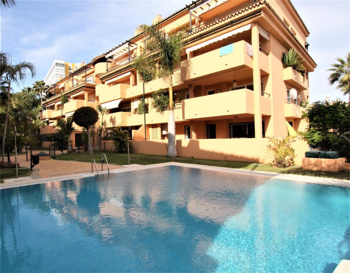 Apartamento Beachfront La Jacaranda Marbella Exterior photo
